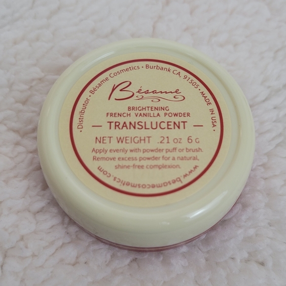 🆕️BNIB Besame French Vanilla Face Powder - Picture 6 of 6